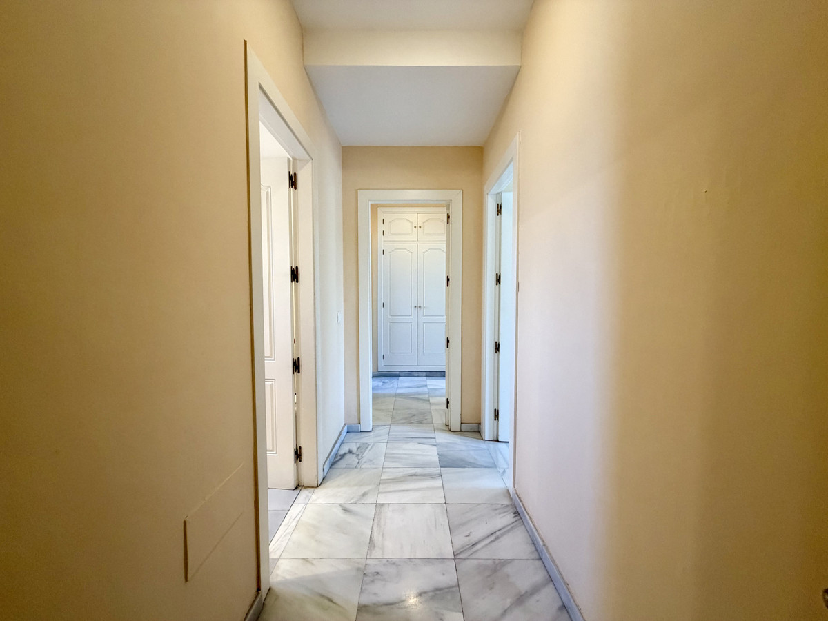 2 Bedroom Apartment for Sale in Estepona — view 10