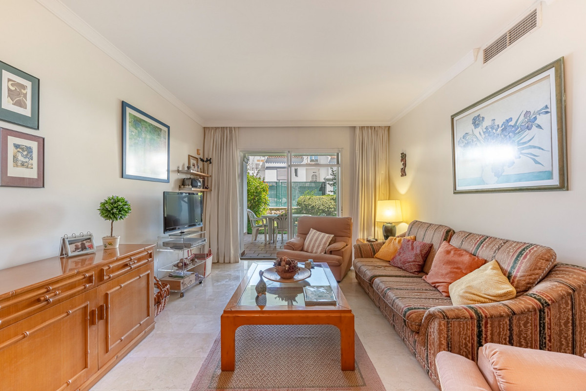 2 Bedroom Apartment for Sale in Nueva Andalucía — 4