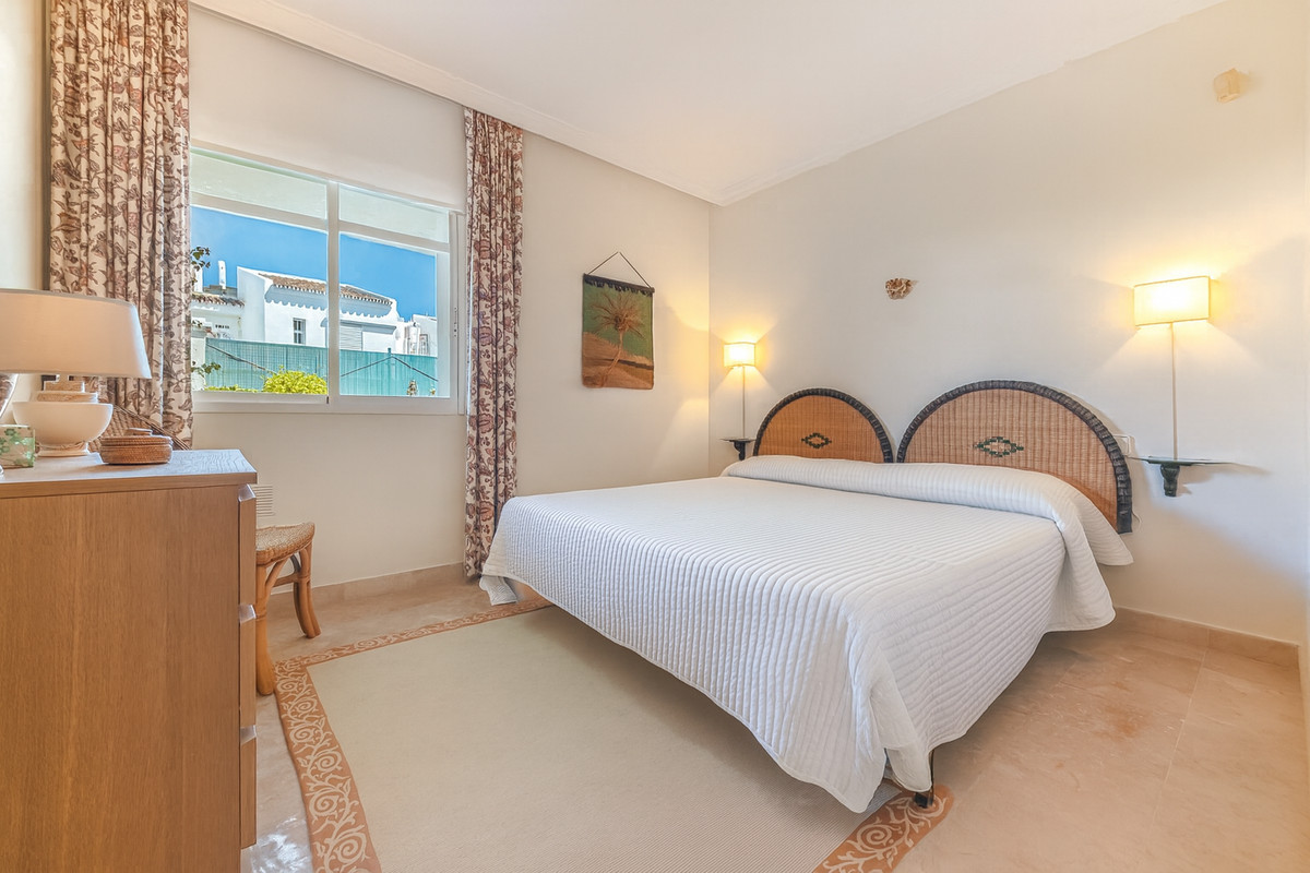 2 Bedroom Apartment for Sale in Nueva Andalucía — 5
