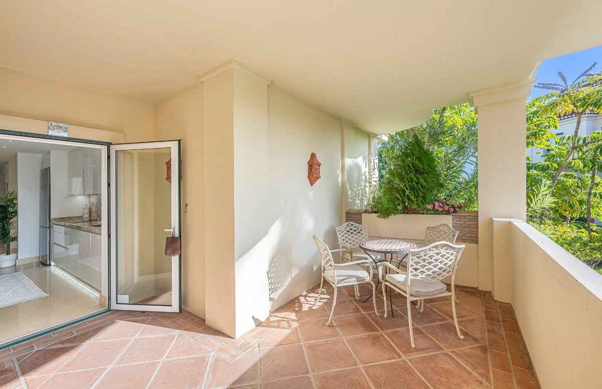 3 Bedroom Apartment for Sale in Benahavís — view 10