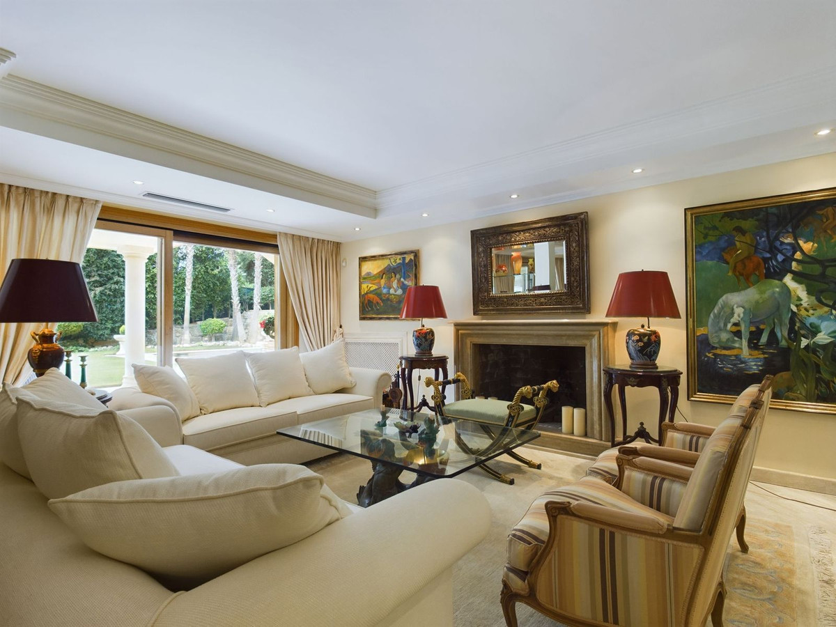 4 Bedroom Villa for Sale in Nueva Andalucía — 3