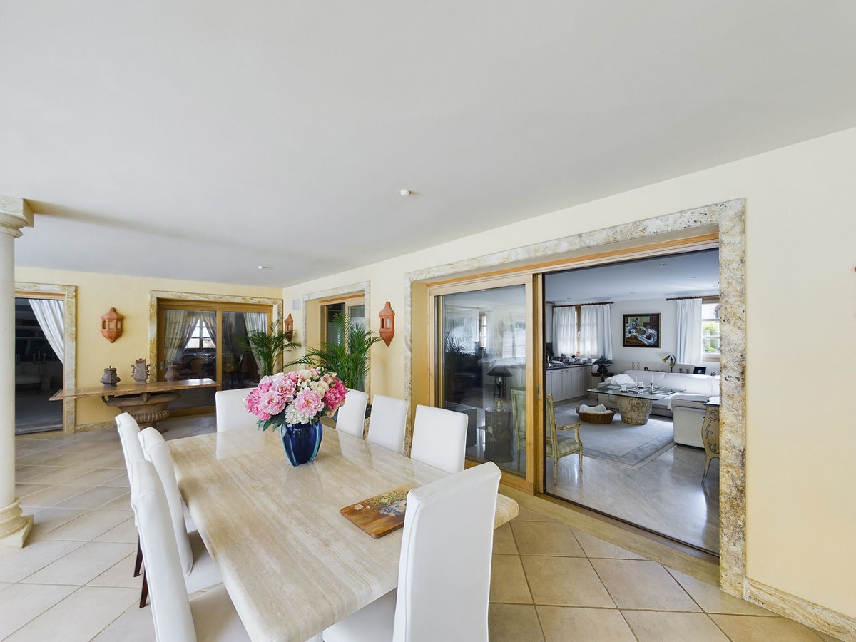 4 Bedroom Villa for Sale in Nueva Andalucía — 5