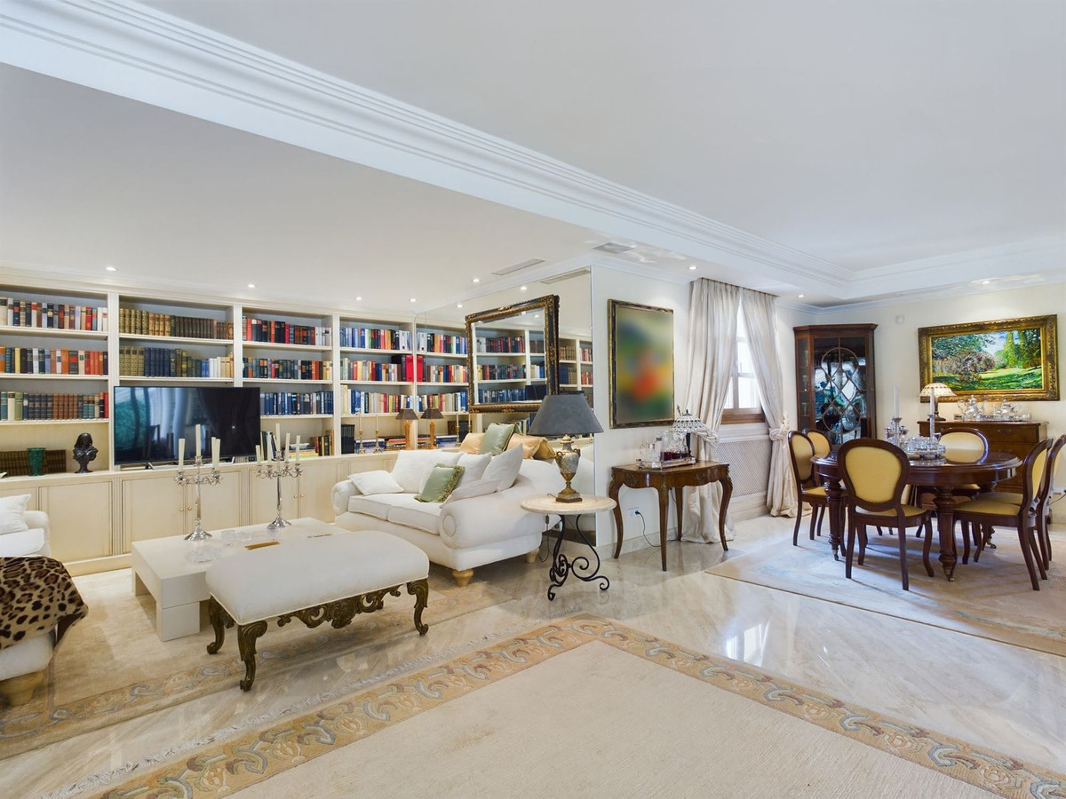 4 Bedroom Villa for Sale in Nueva Andalucía — 6