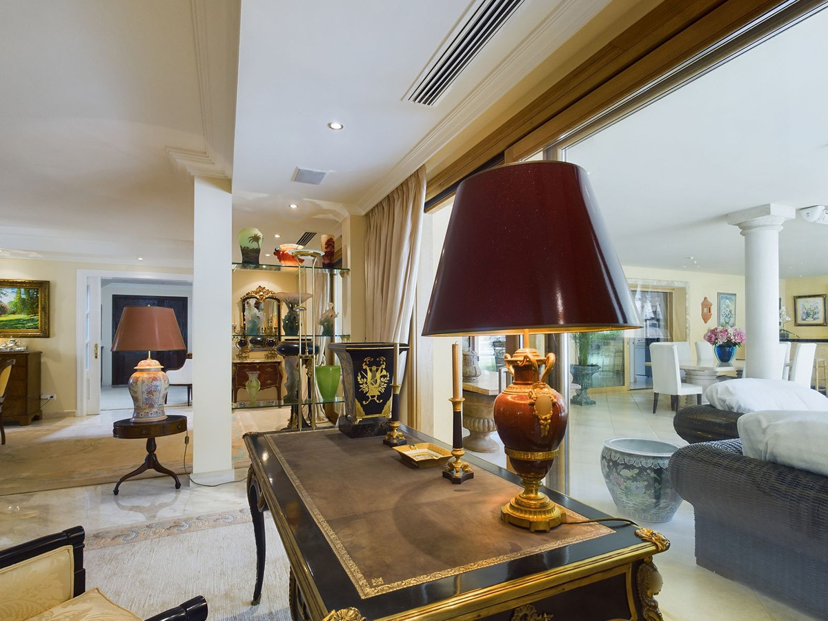 4 Bedroom Villa for Sale in Nueva Andalucía — 9