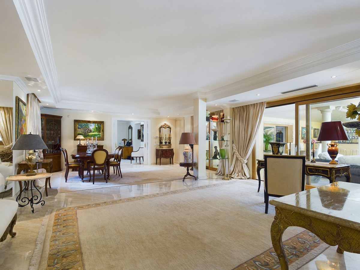 4 Bedroom Villa for Sale in Nueva Andalucía — view 10
