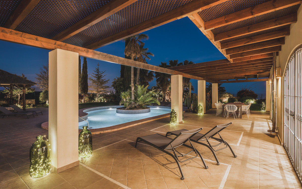 7 Bedroom Villa for Sale in Estepona — 4