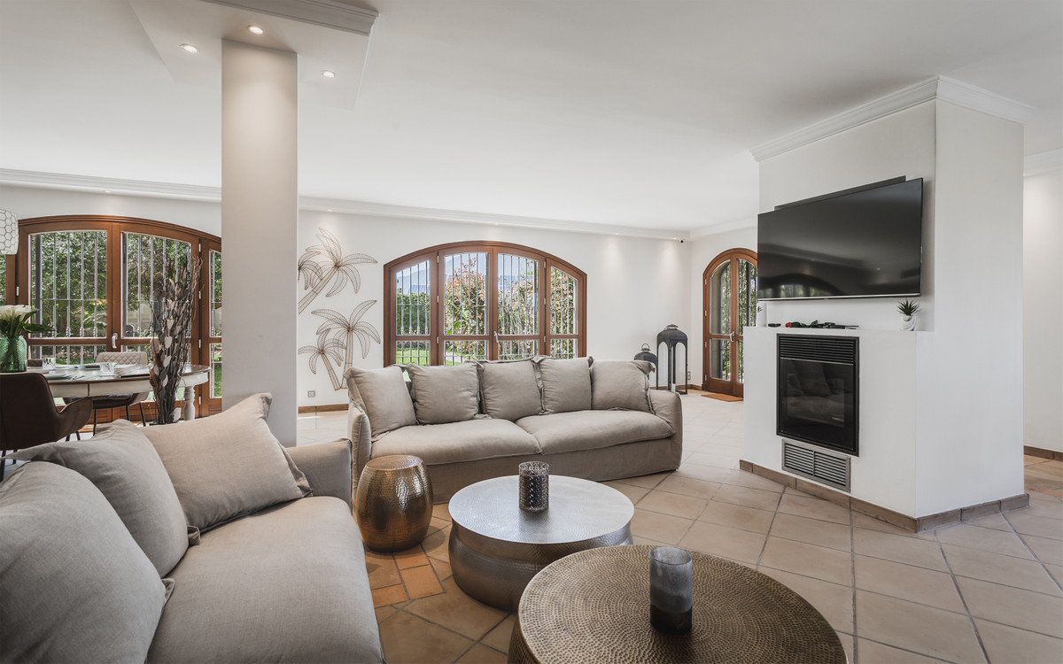 7 Bedroom Villa for Sale in Estepona — 6