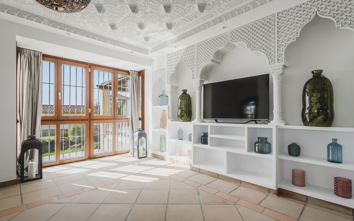7 Bedroom Villa for Sale in Estepona — 8