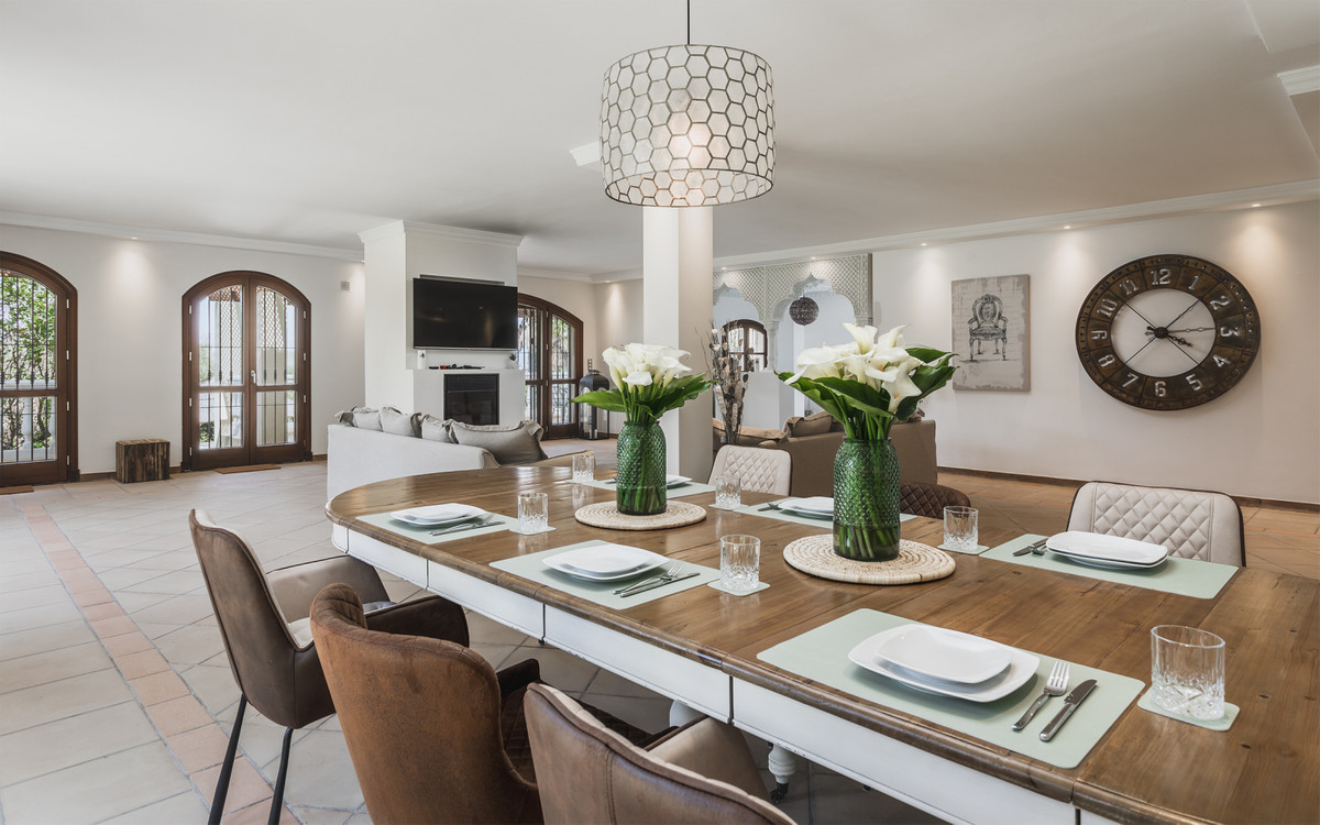 7 Bedroom Villa for Sale in Estepona — 9