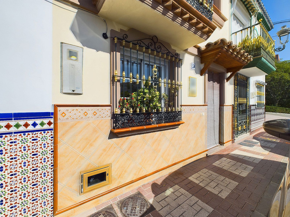 2 Bedroom Villa for Sale in Estepona