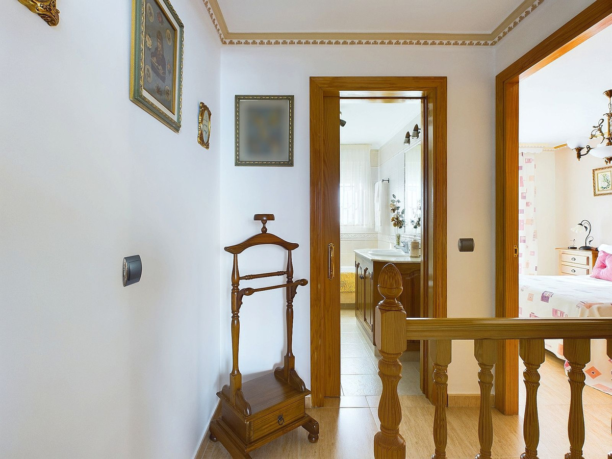 2 Bedroom Villa for Sale in Estepona — 9