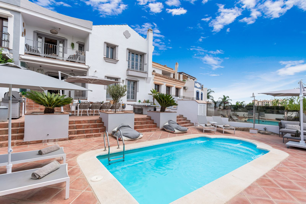 5 Bedroom Villa for Sale in La Heredia