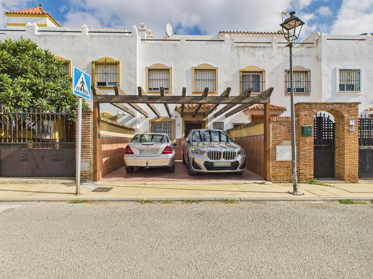 3 Bedroom Villa for Sale in Estepona