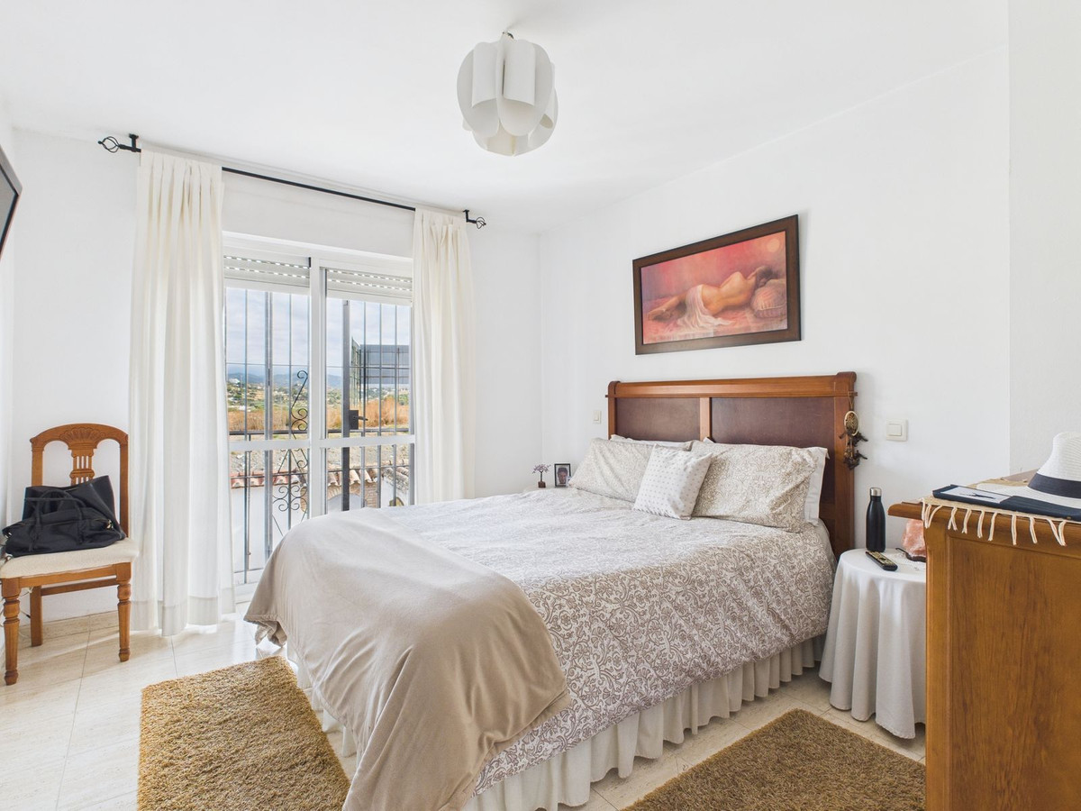3 Bedroom Villa for Sale in Estepona — 9