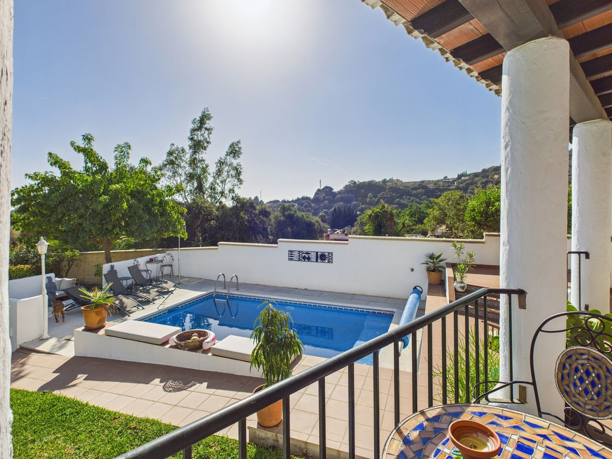 4 Bedroom Villa for Sale in Estepona