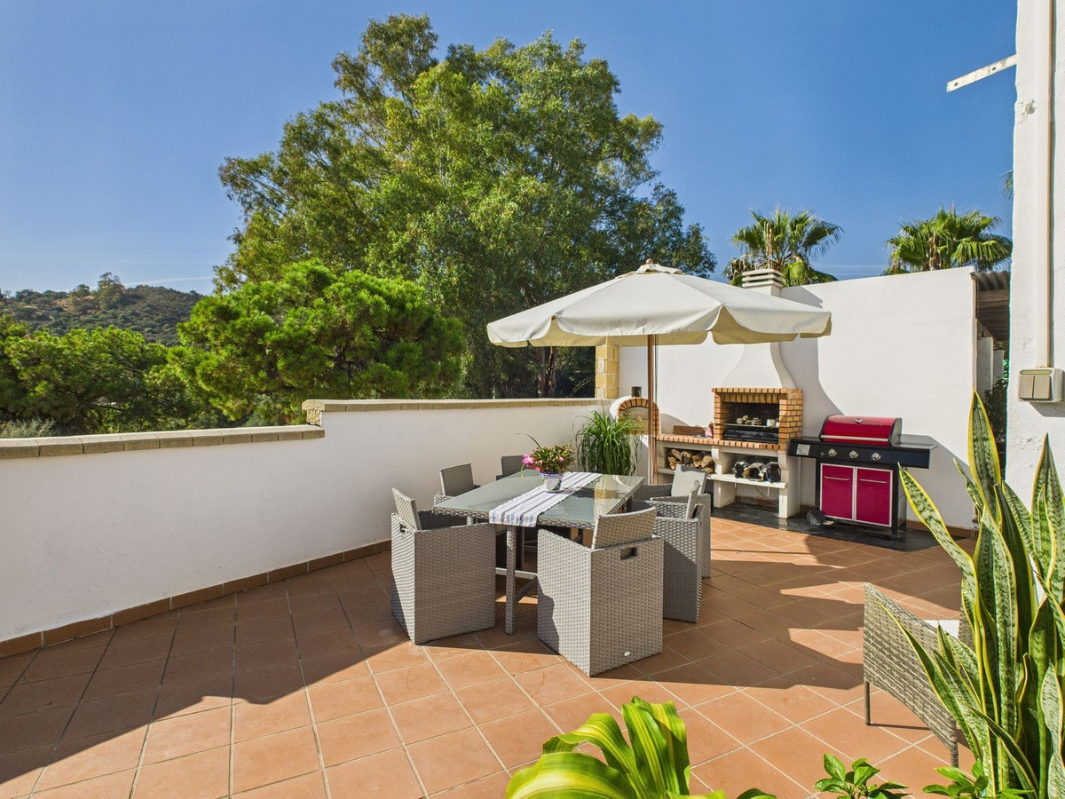 4 Bedroom Villa for Sale in Estepona — 2