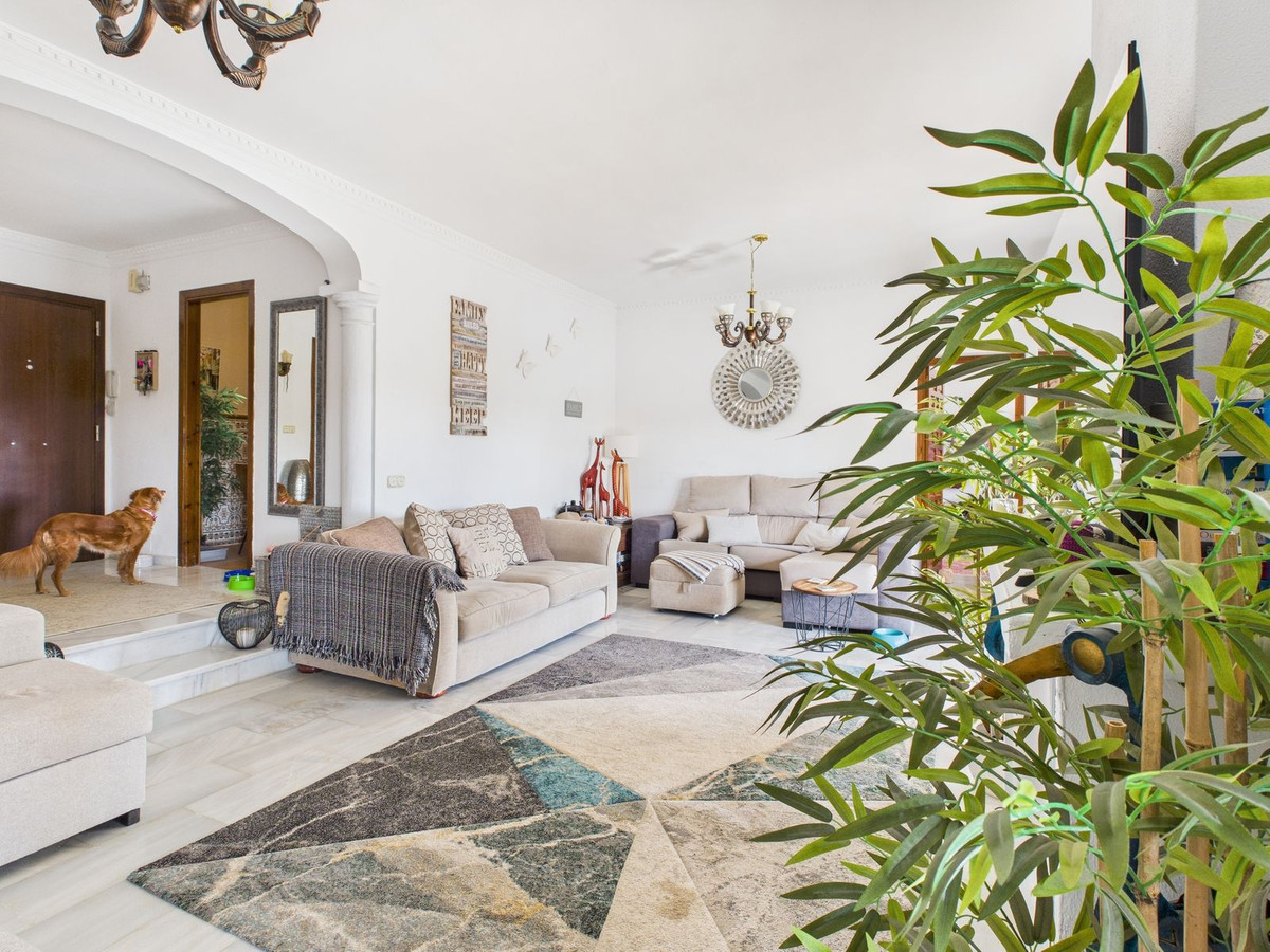4 Bedroom Villa for Sale in Estepona — 9