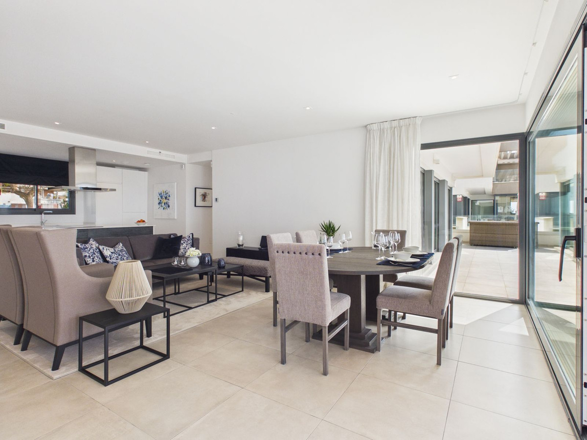 4 Bedroom Apartment for Sale in Estepona — 3