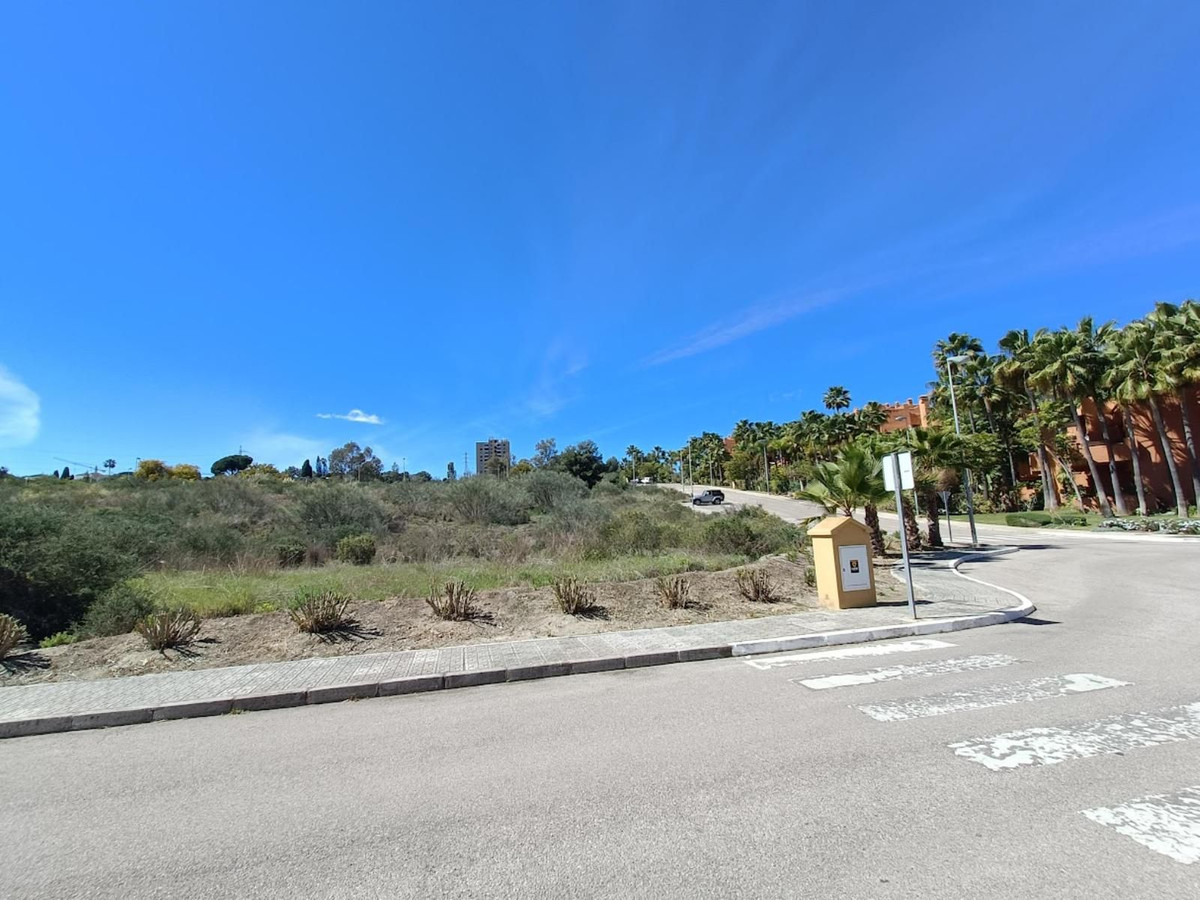 Plot for Sale in Puerto Banús — 2