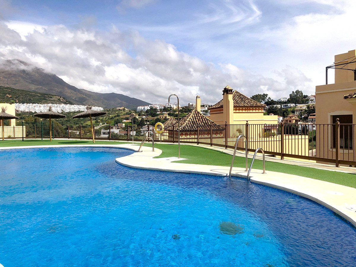 3 Bedroom Apartment for Sale in Estepona — 3