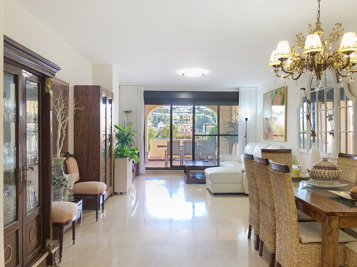 3 Bedroom Apartment for Sale in Estepona — 7
