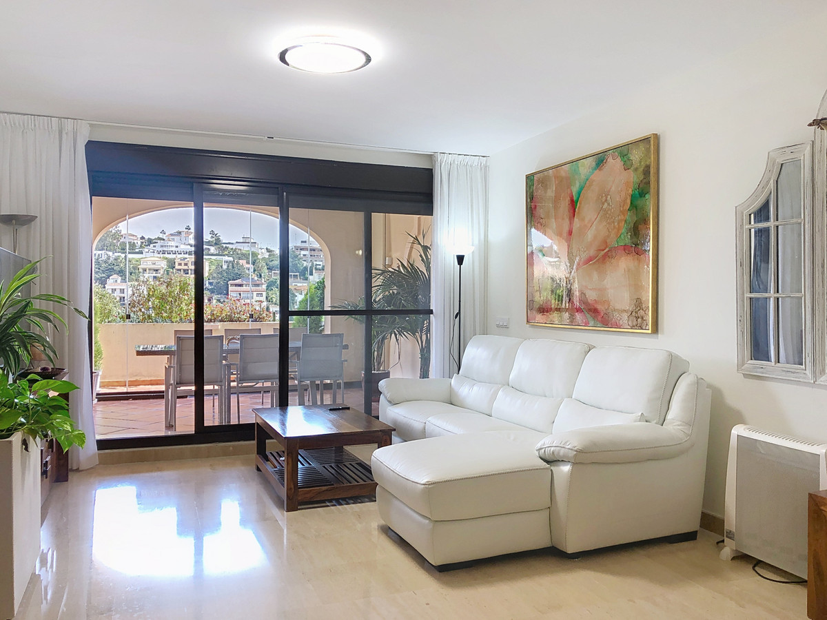 3 Bedroom Apartment for Sale in Estepona — 8