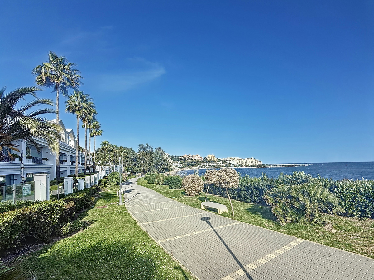 2 Bedroom Apartment for Sale in Estepona — 3