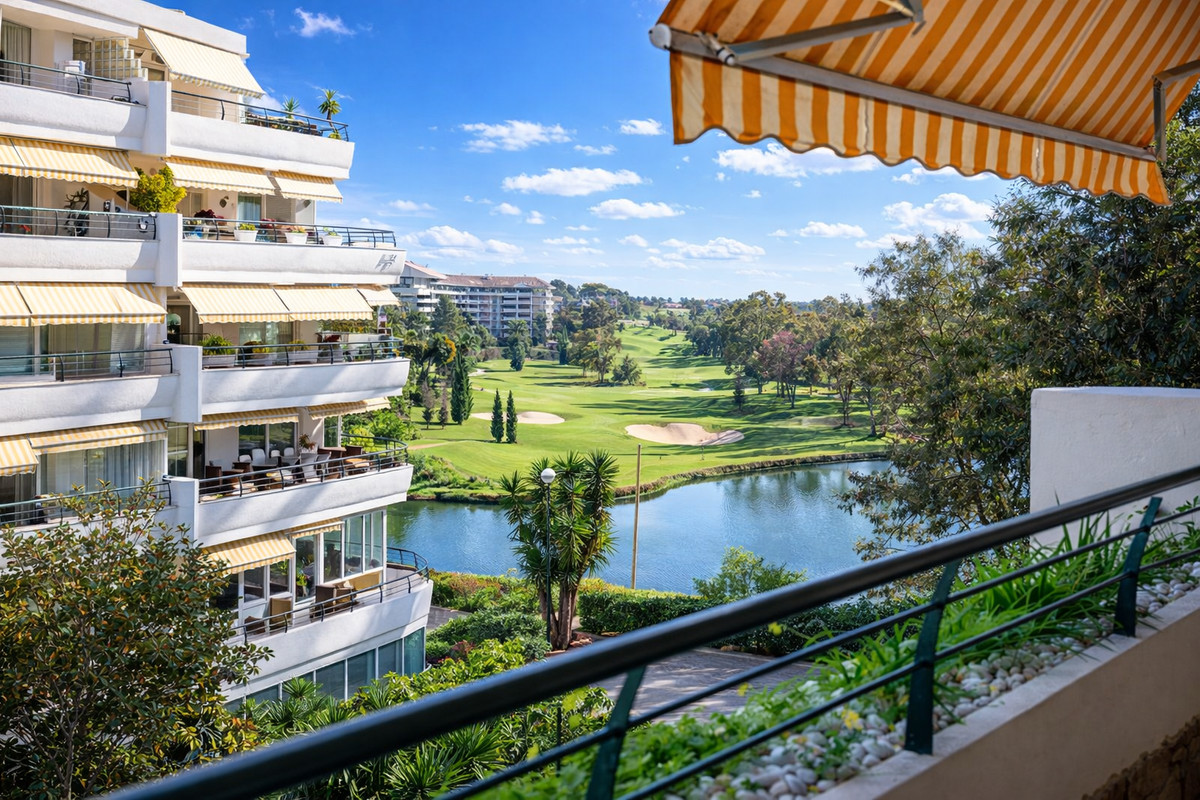 2 Bedroom Apartment for Sale in Guadalmina Alta