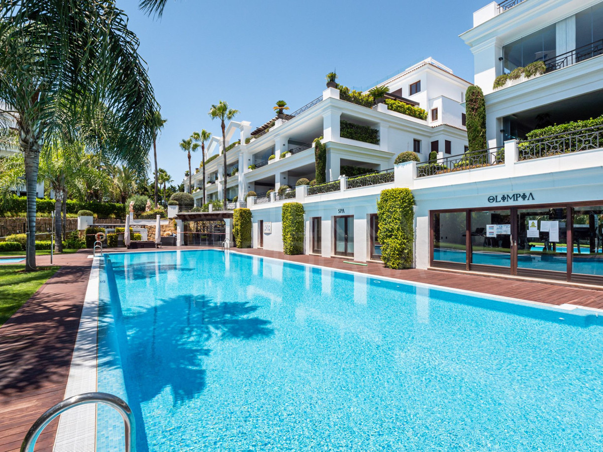 2 Bedroom Apartment for Sale in Estepona — 9