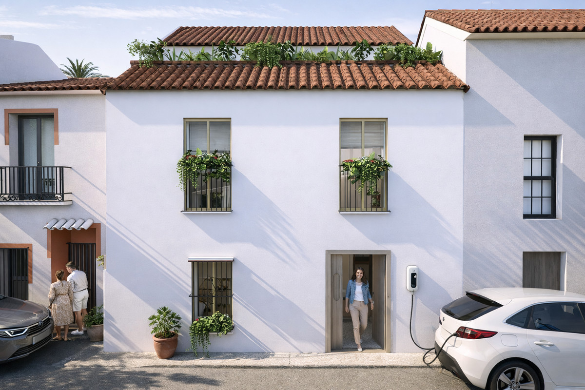 3 Bedroom Apartment for Sale in Estepona — 2