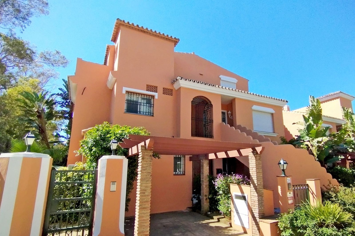 4 Bedroom Apartment for Sale in New Golden Mile — 2