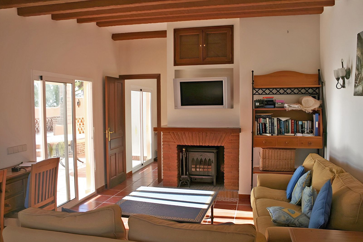4 Bedroom Apartment for Sale in New Golden Mile — 5