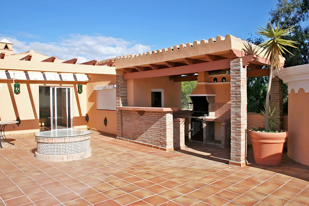 4 Bedroom Apartment for Sale in New Golden Mile — 8
