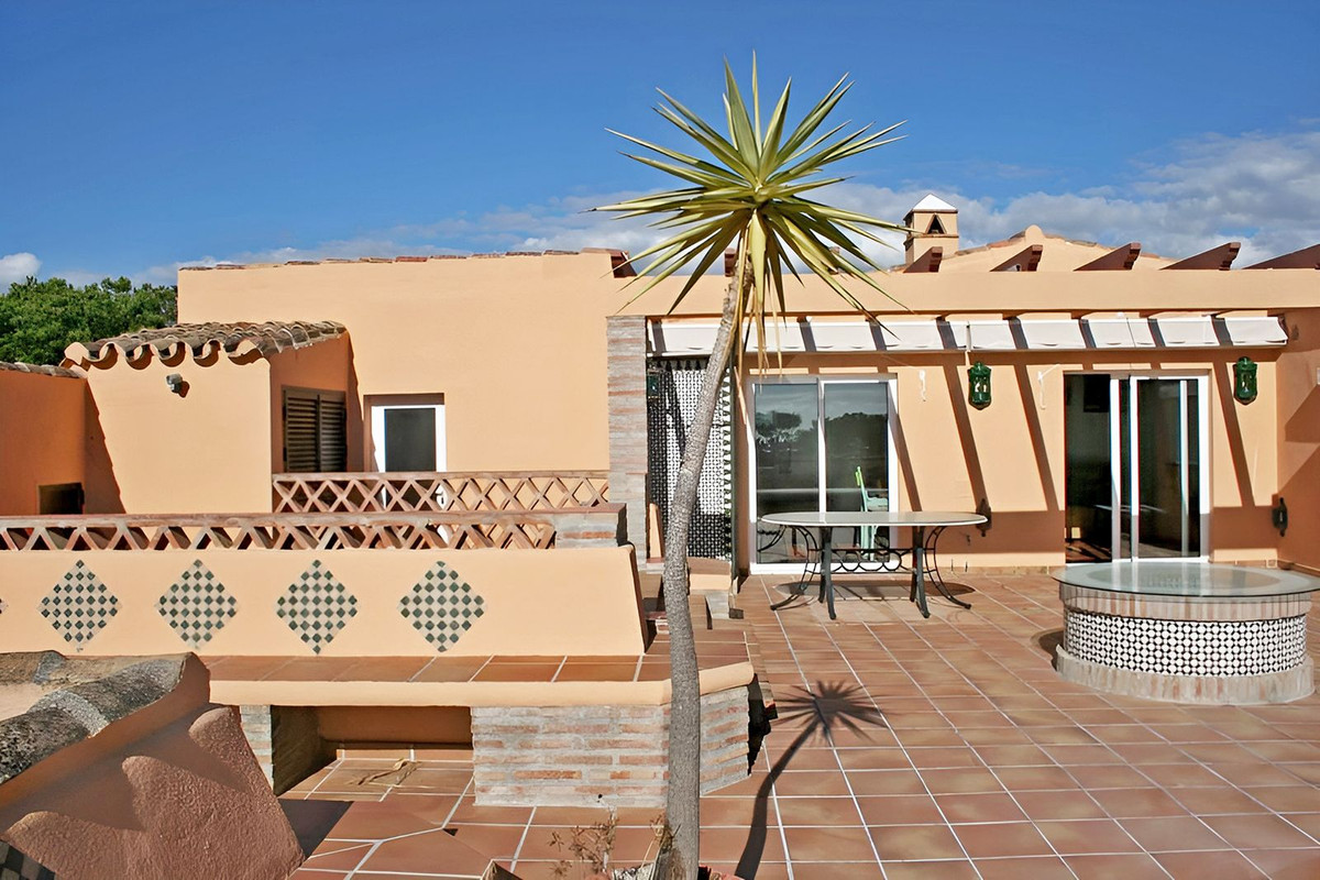 4 Bedroom Apartment for Sale in New Golden Mile — 9