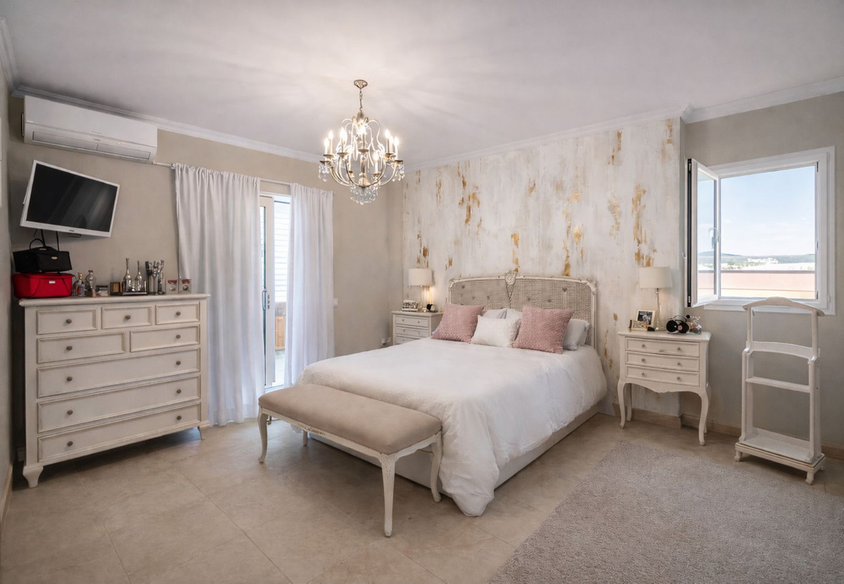 5 Bedroom Villa for Sale in San Pedro de Alcántara — 3