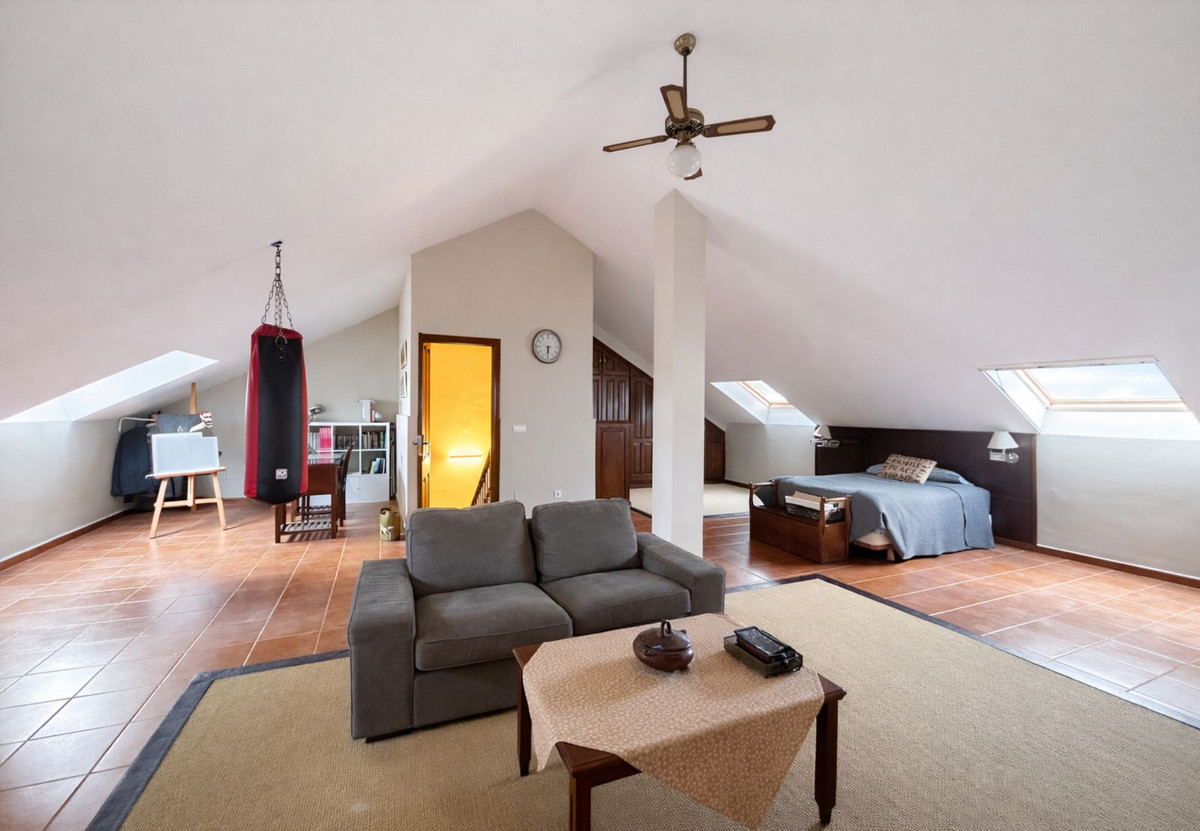 5 Bedroom Villa for Sale in San Pedro de Alcántara — 4