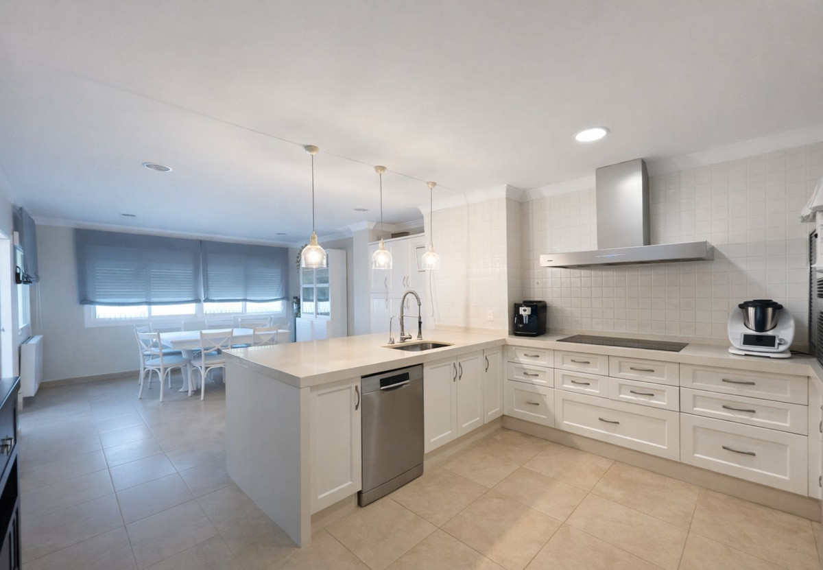 5 Bedroom Villa for Sale in San Pedro de Alcántara — 5