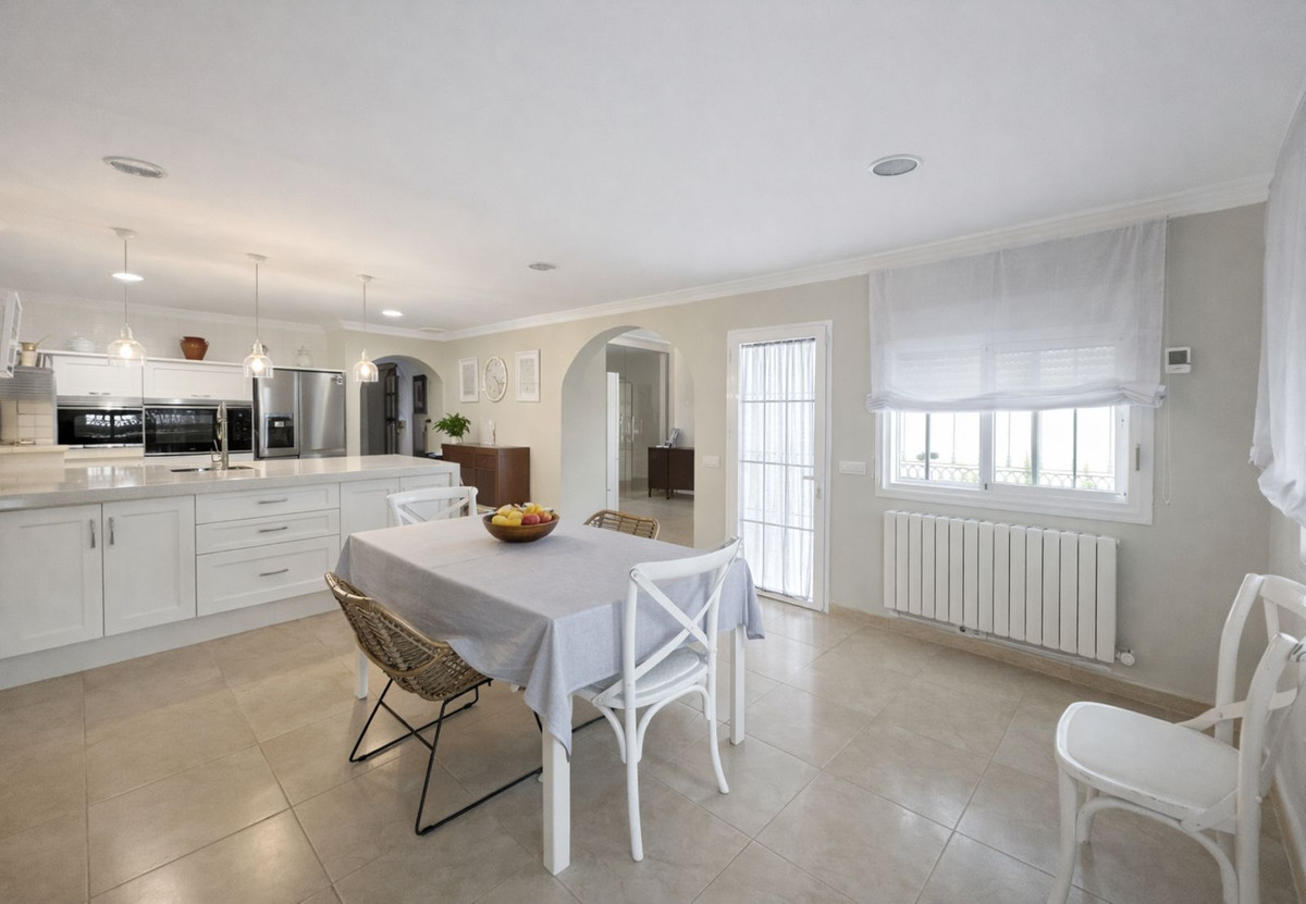 5 Bedroom Villa for Sale in San Pedro de Alcántara — 6