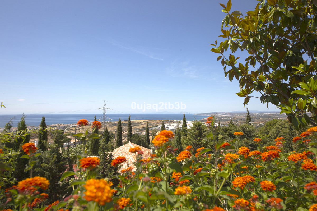 6 Bedroom Villa for Sale in Estepona