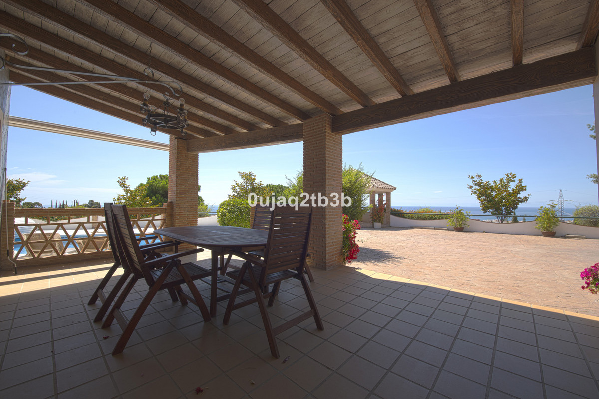 6 Bedroom Villa for Sale in Estepona — 4