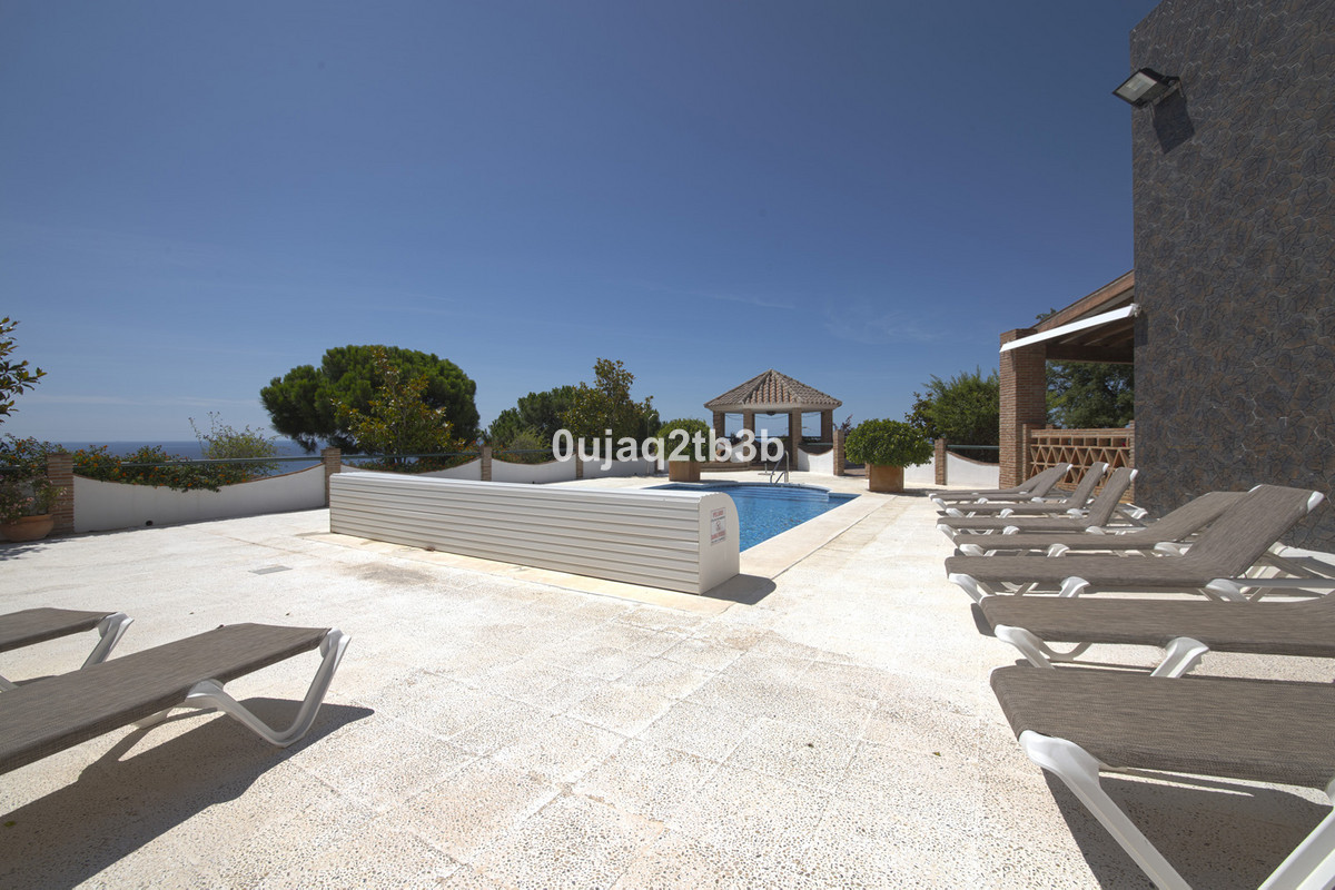 6 Bedroom Villa for Sale in Estepona — 5