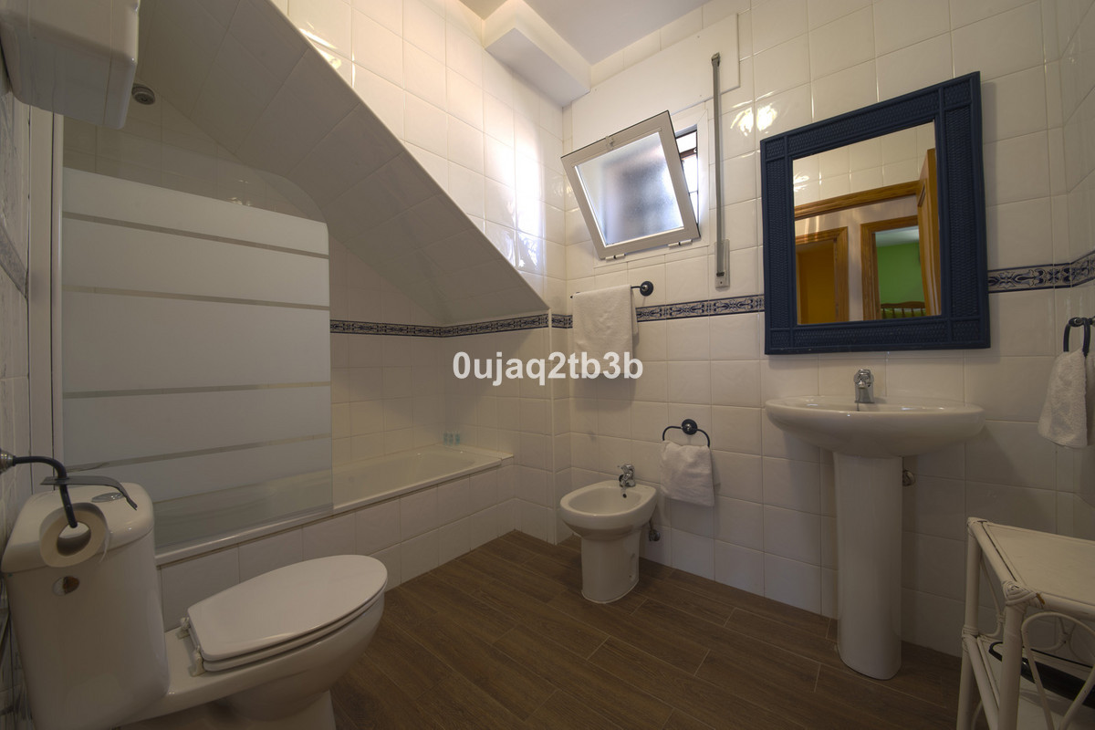 6 Bedroom Villa for Sale in Estepona — 6
