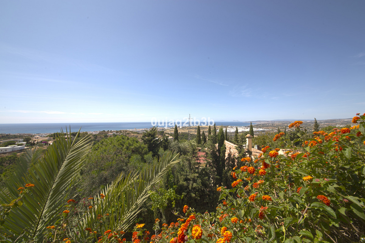 6 Bedroom Villa for Sale in Estepona — 9