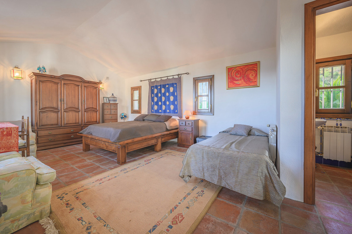 8 Bedroom Villa for Sale in Ojén — 9