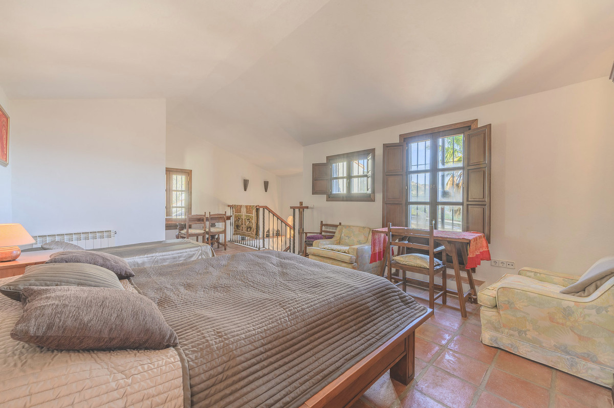 8 Bedroom Villa for Sale in Ojén — view 10