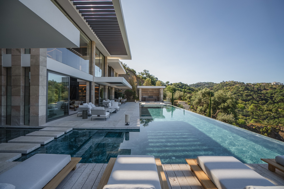 5 Bedroom Villa for Sale in La Zagaleta