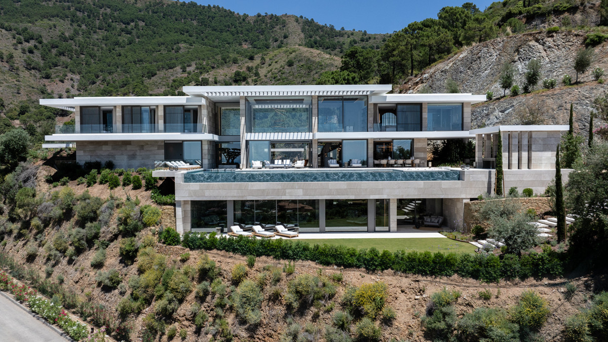 5 Bedroom Villa for Sale in La Zagaleta — 2