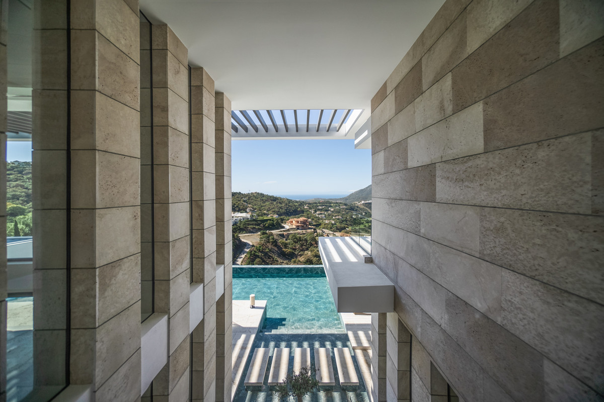 5 Bedroom Villa for Sale in La Zagaleta — 3
