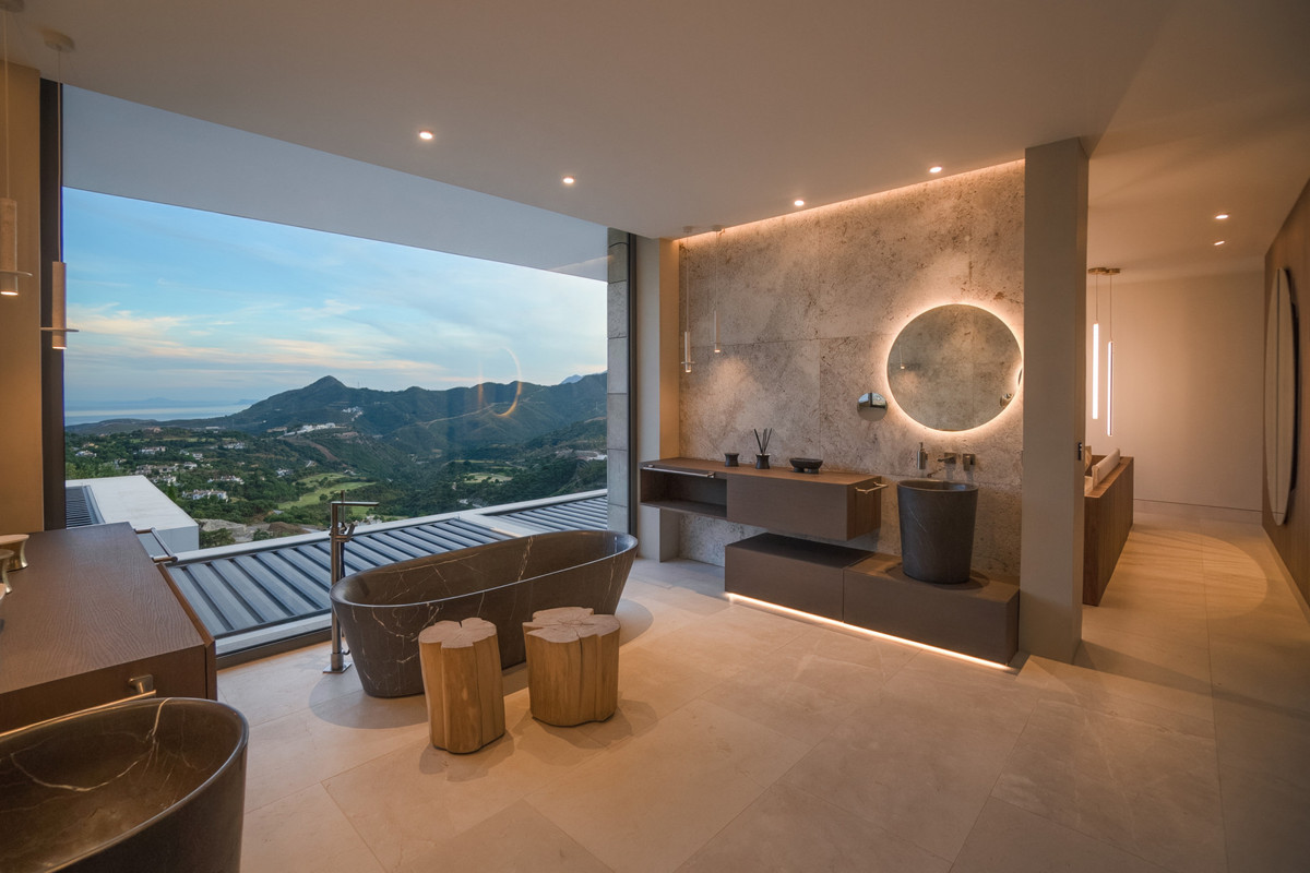 5 Bedroom Villa for Sale in La Zagaleta — view 10
