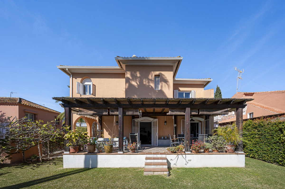 4 Bedroom Villa for Sale in The Golden Mile